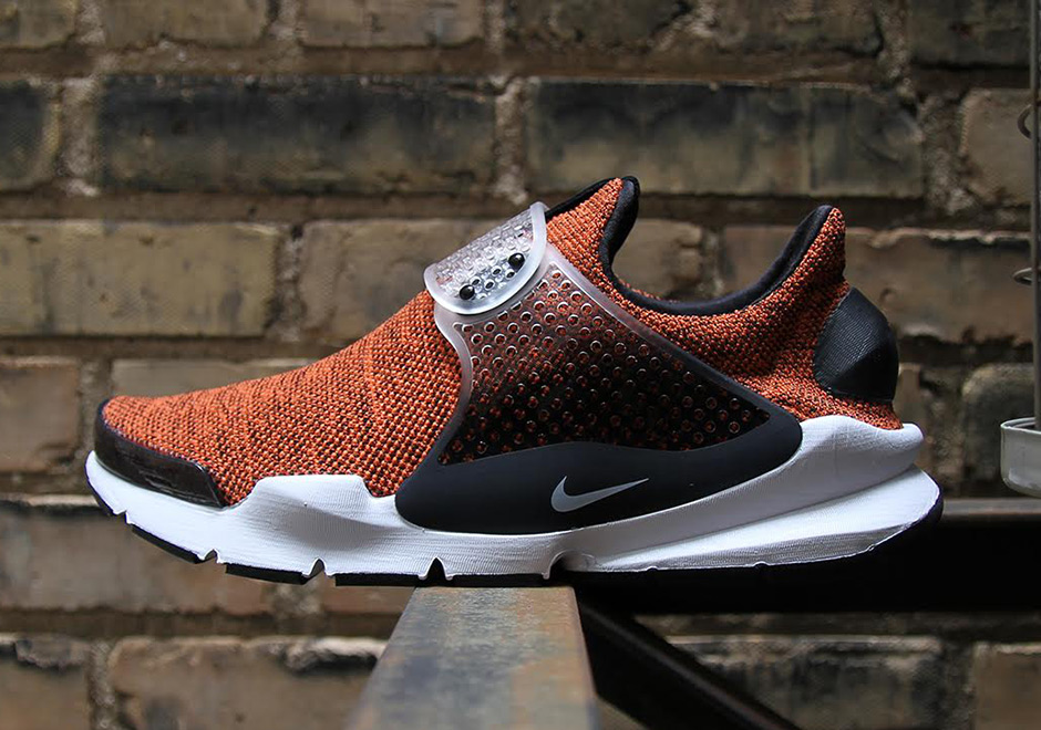 Nike Releases The Sock Dart SE With New Knit Uppers