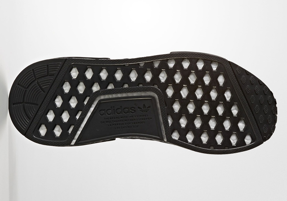 Arturo Diligencia esencia adidas NMD R1 Primeknit Japan Triple Black BZ0220 | SneakerNews.com