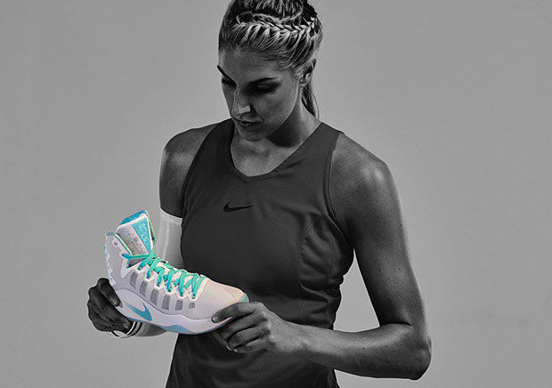Nike Athlete Elena Delle Donne Criticizes Lonzo Ball's Shoes On Twitter