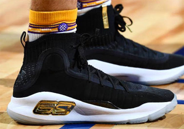 curry wearing curry 4