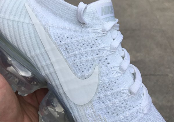 vapormax triple white 1.0