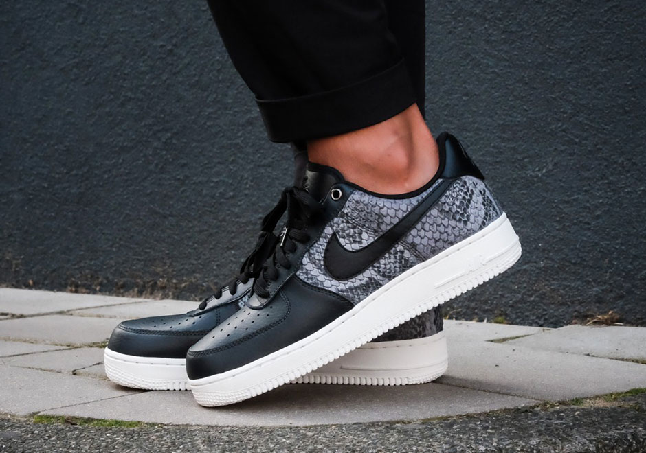 Nike Air Force 1 07 Lv8 Anthracite Black Summit White 2 1600