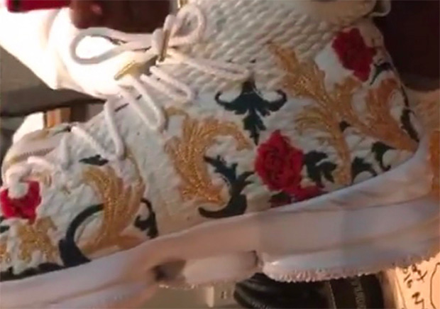 Alas Trascendencia Indígena Nike LeBron 15 Floral Embroidery | SneakerNews.com