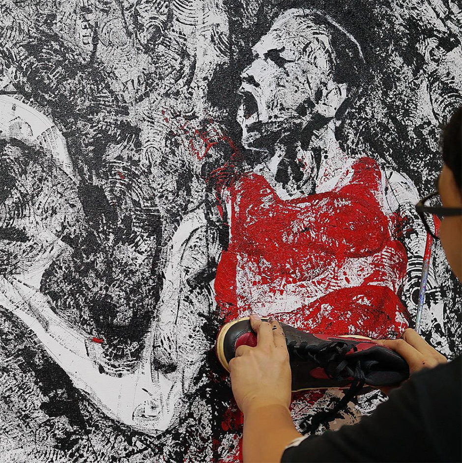Michael Jordan Painting With Air Jordan 1 As Brush 03