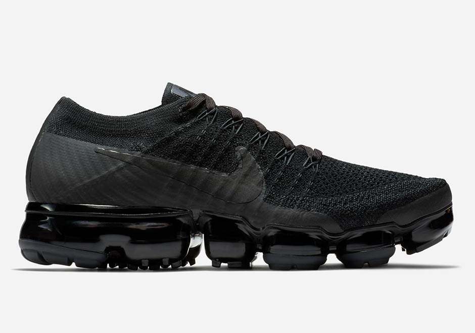 all black vapormax 2.0