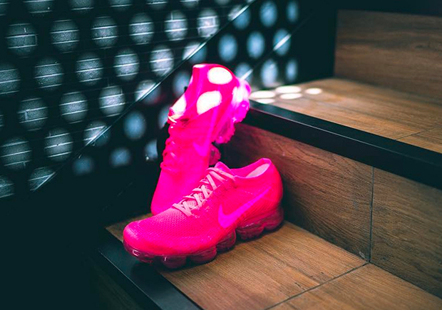 Nike Vapormax Triple Pink 3