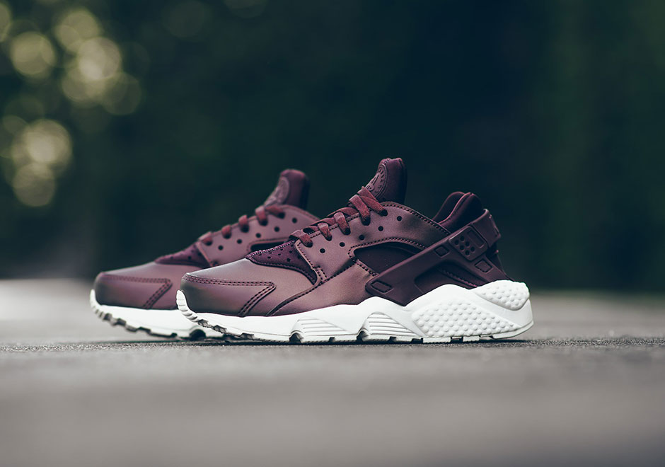 Nike WMNS Air Huarache Mahogany | SneakerNews.com