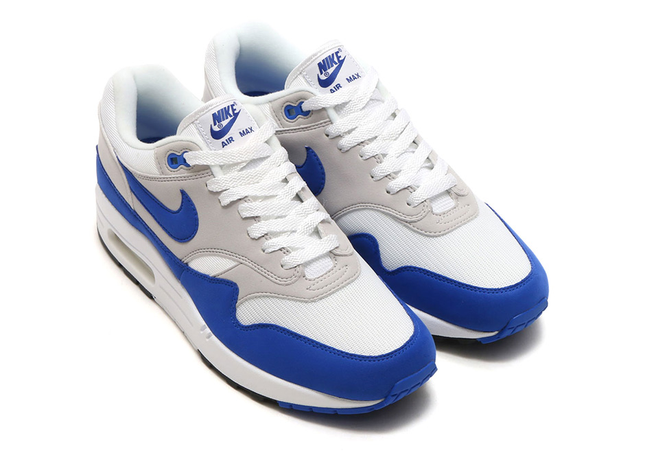 blue and white nike air max 1