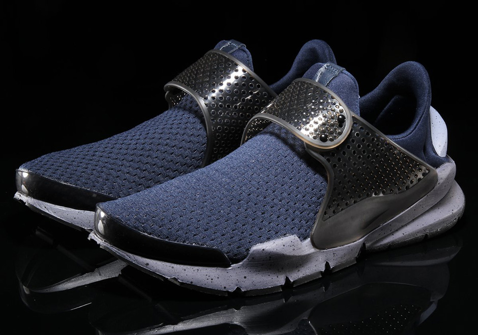 The Nike Sock Dart SE Appears In Obsidian And Glacier Grey