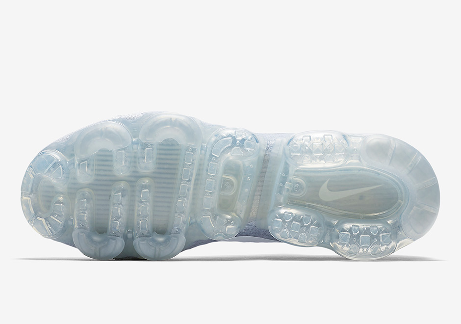 Laceless Nike Vapormax Release Date AQ0581-001 AQ0581-002 | SneakerNews.com
