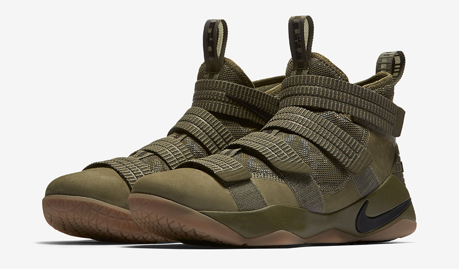 October 2017 Nike Basketball Clearance Shoes Lebron Soldier 11