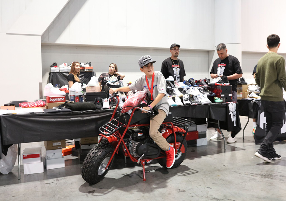 Riding My Hypebeast Supreme Louis Vuitton Motorcycle at SneakerCon ! 