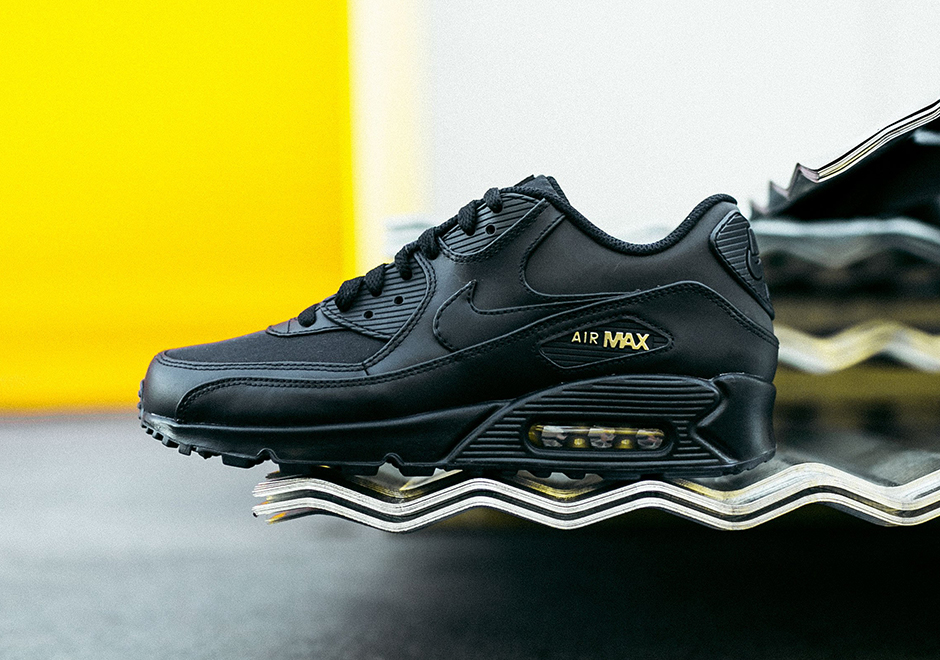 tubo Inflar Confidencial Nike Air Max 90 Black and Gold Black Friday Release Info | SneakerNews.com