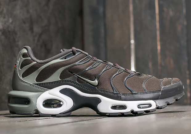 Nike Air Max Plus Cargo Khaki Dark Stucco 3