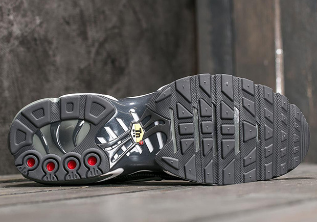 Nike Air Max Plus Cargo Khaki Dark Stucco 4