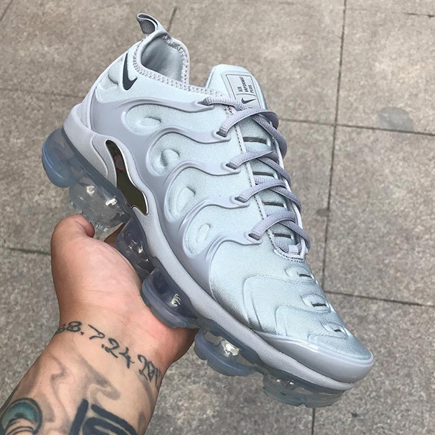 nike vapormax plus grey womens