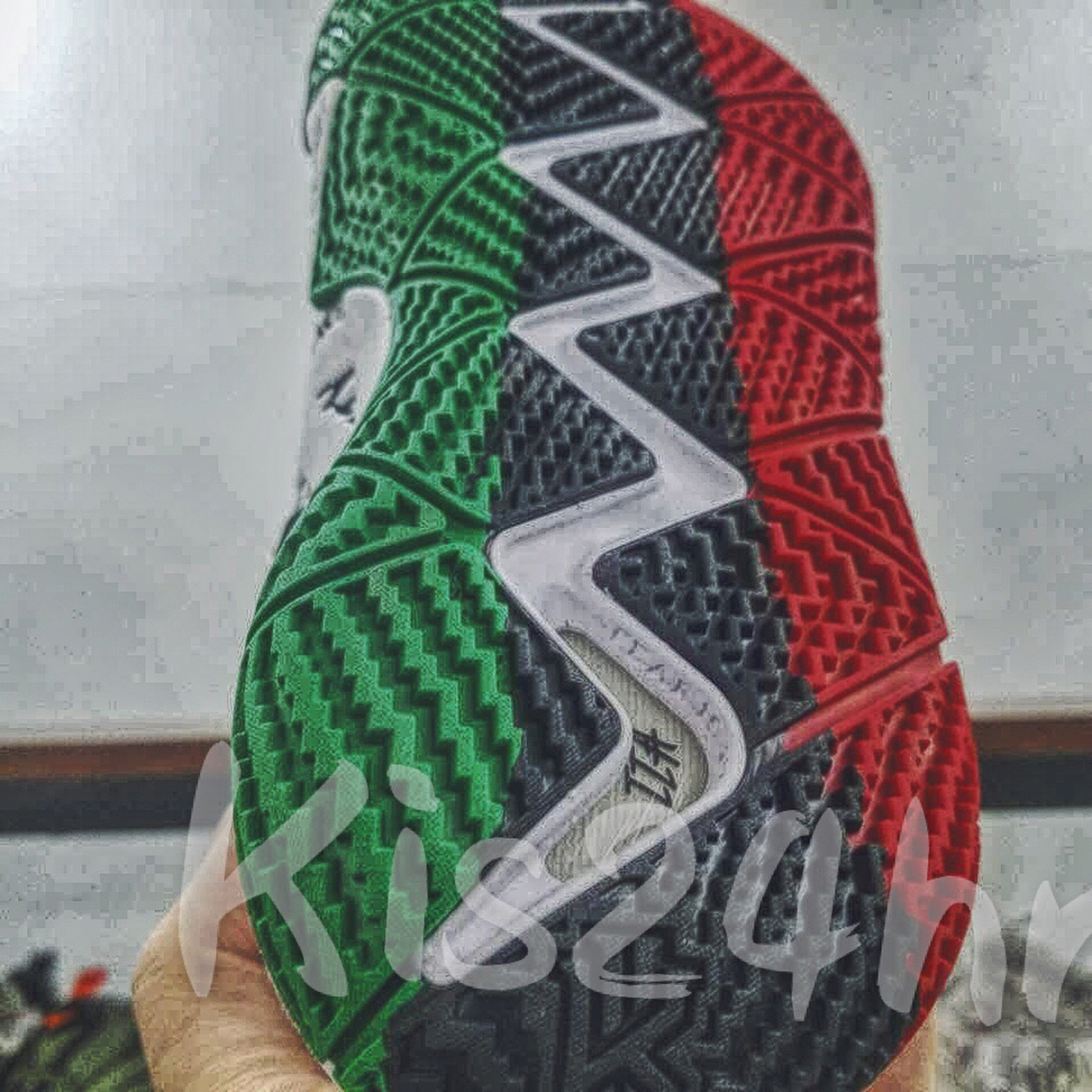 bomba Perseo Perezoso Nike Kyrie 4 "Equality" BHM Collection First Look | SneakerNews.com