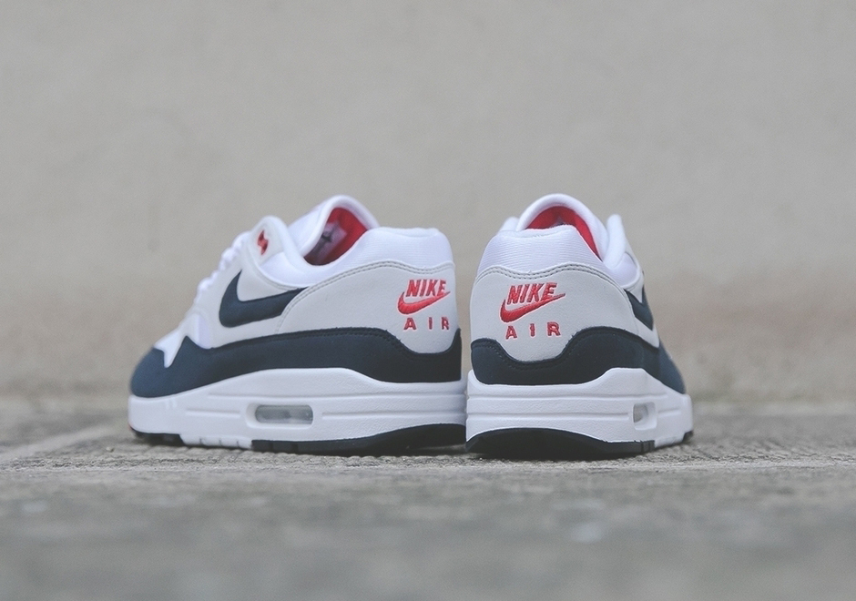 nike am1 obsidian