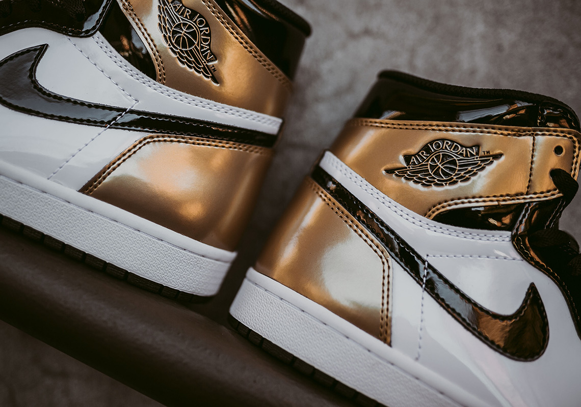 Jordan retro 1 shop gold toe