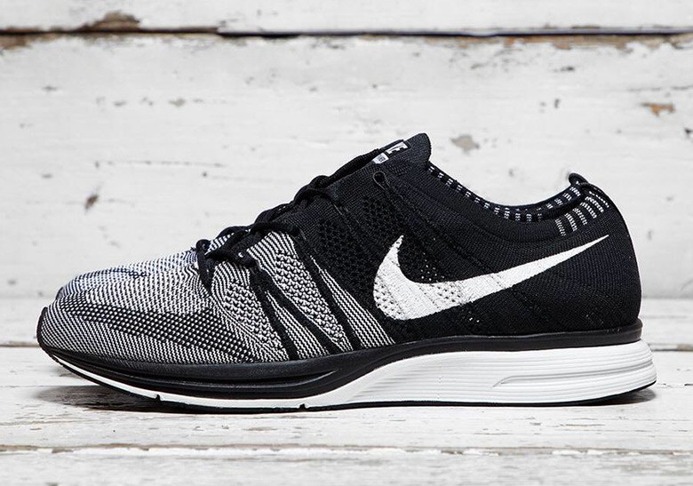 nike flyknit trainer og black white 11