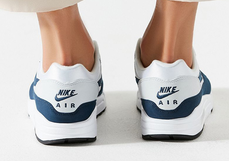 Nike Women's Air Max 1 White/Obsidian-Pure Platinum - 319986-104