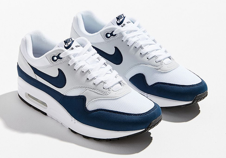 navy blue and white air max 1