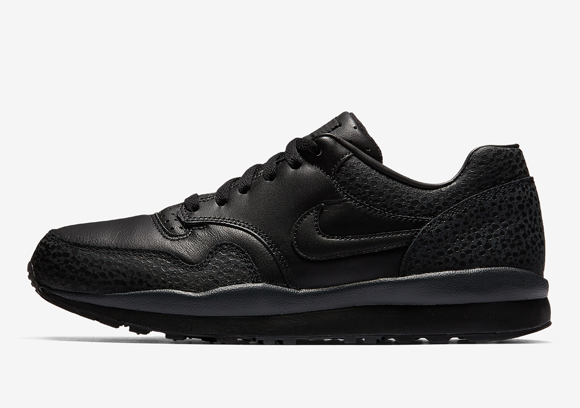 Nike shop black safari