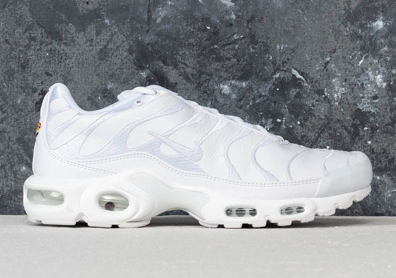 white leather nike tn