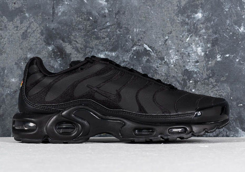 Nike Air Max Plus Leather Uppers Black + White | SneakerNews.com