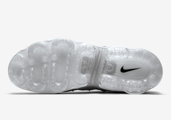 vapormax plus silver gradient
