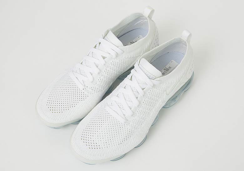 Favor Puntuación semestre Nike Air Vapormax 2.0 Triple White First Look 942842-100 | SneakerNews.com