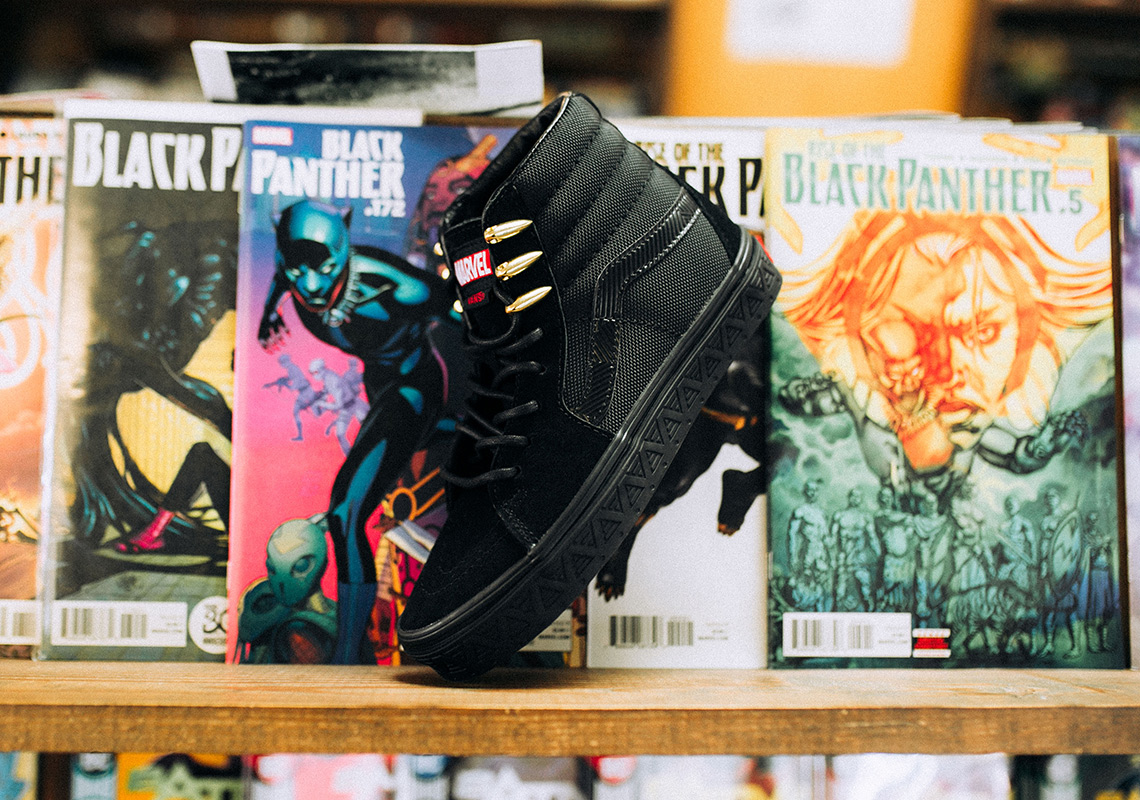 Black marvel clearance vans