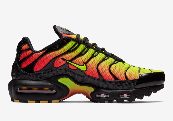 Nike Air Max Plus AQ9979-001 | SneakerNews.com