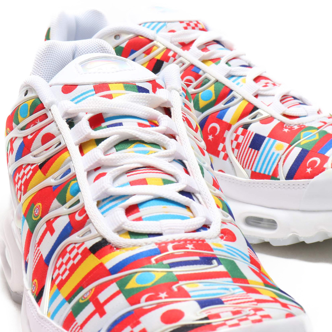 nike air max plus with flags