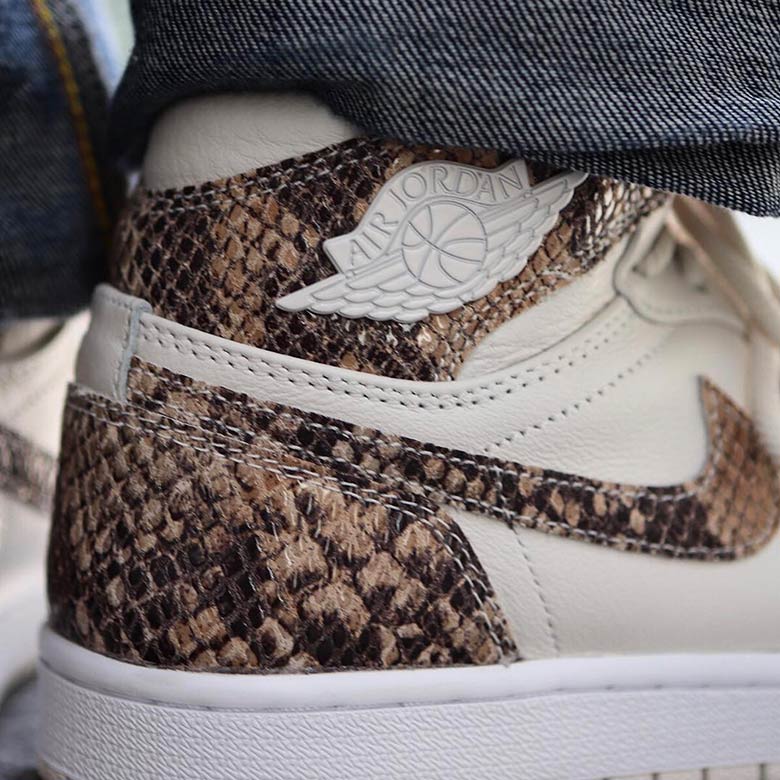 Jordan 1 hot sale snakeskin white