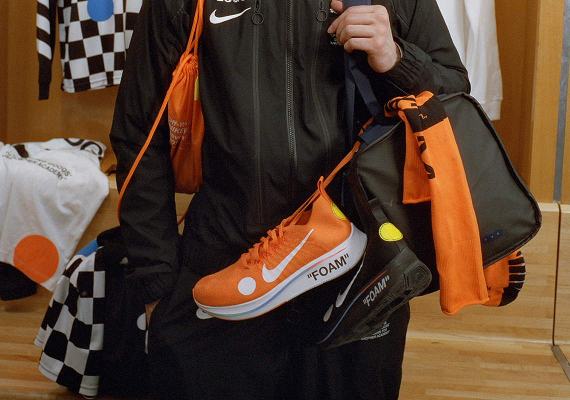 Off white nike zoom 2025 fly mercurial flyknit total orange