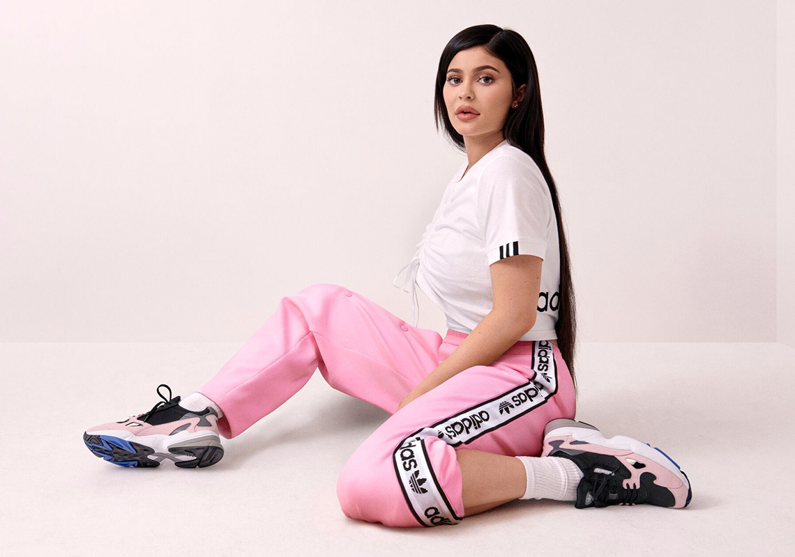 harga adidas falcon kylie