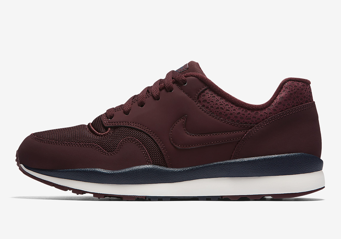 Nike air safari on sale burgundy