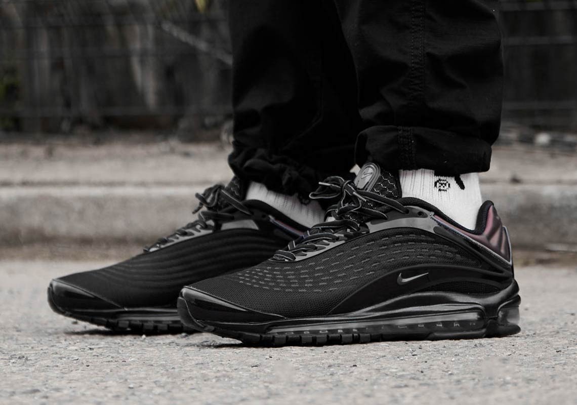 Nike Air Max Deluxe Black + White 