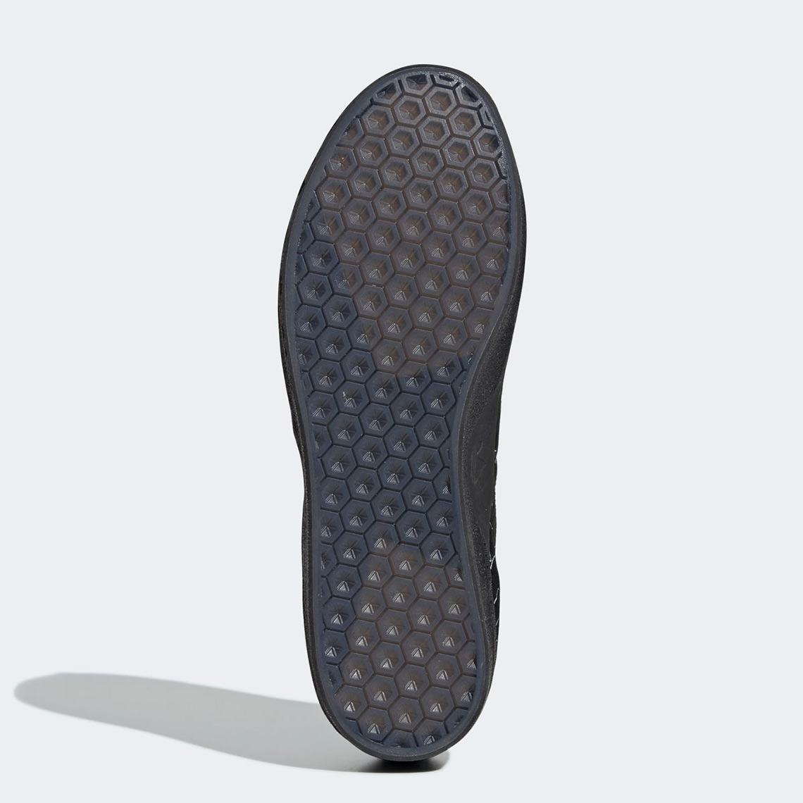 Paquete o empaquetar cable toda la vida BAPE adidas 3ST 003 DB3003 Release Info | SneakerNews.com