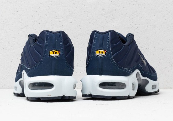nike air max plus midnight blue