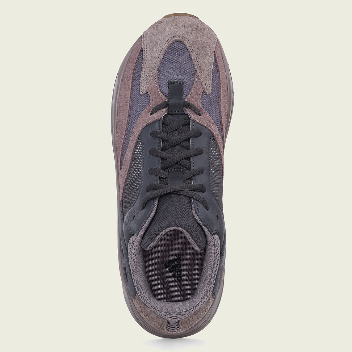 yeezy 700 mauve giá