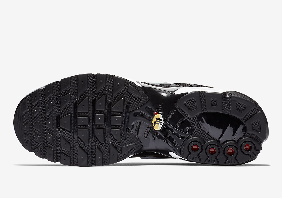 air max plus overbranding black