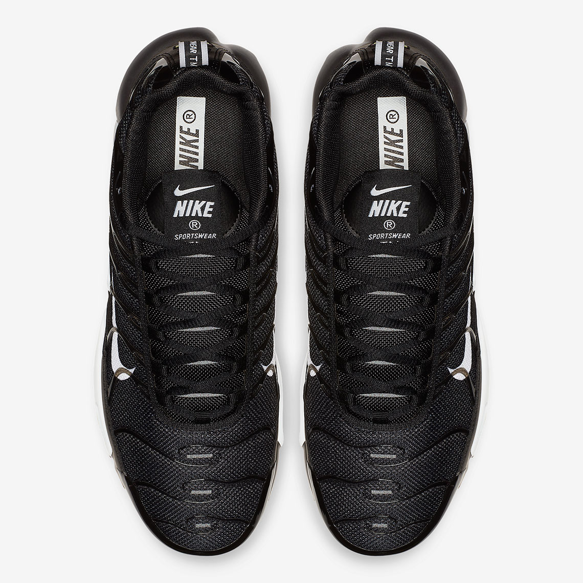 nike air max plus overbranding