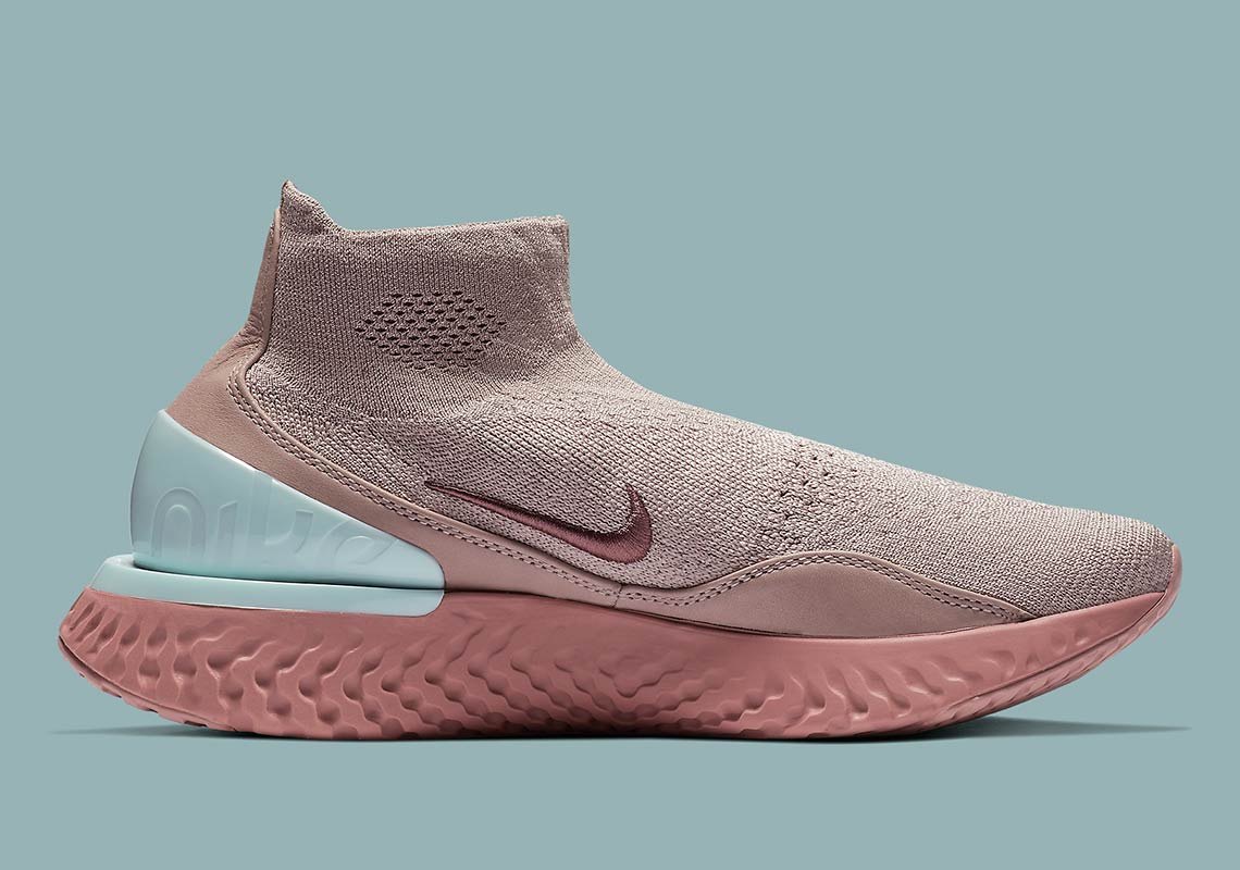 nike rise react flyknit w