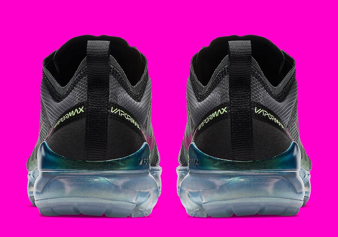 Vapormax 2019 black outlet blue