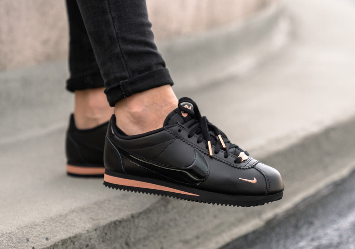 black and gold nike cortez mens