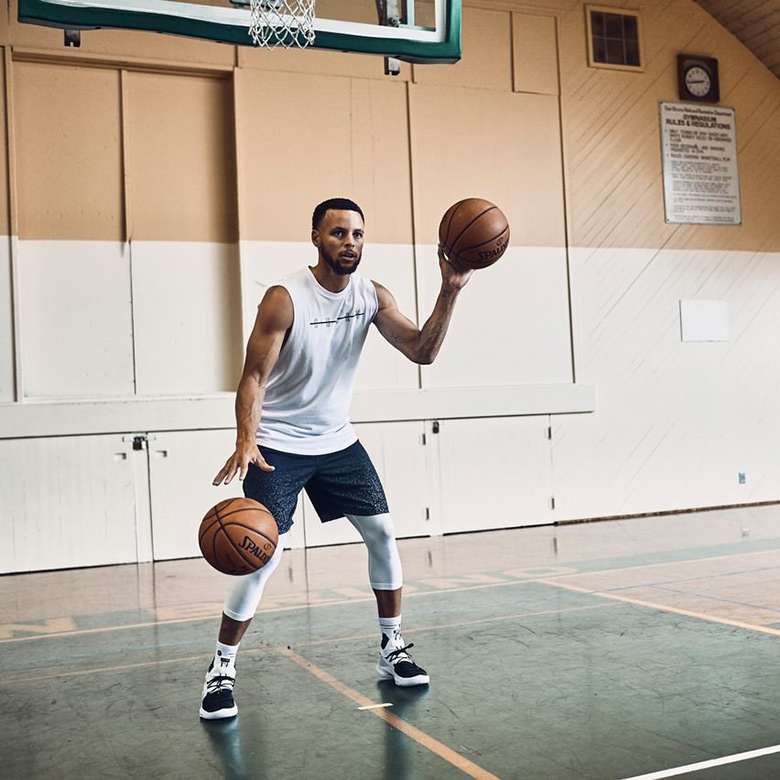 Curry 6 on store court