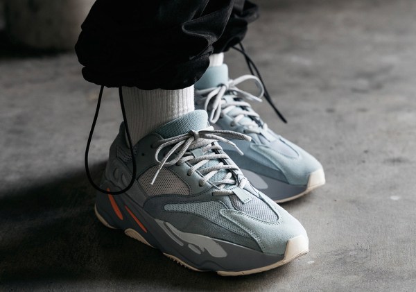 yeezy 700 inertia black