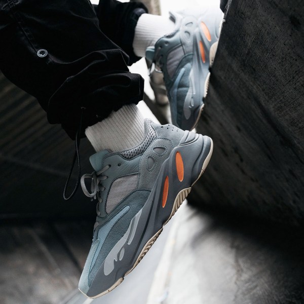 adidas Yeezy 700 